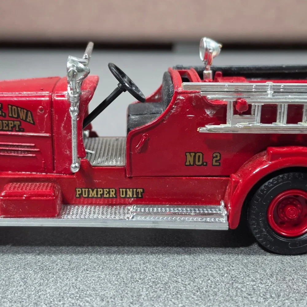 Signature Models Fire Truck Dubuque Iowa Pumper Unit Red Good Diecast 1/43